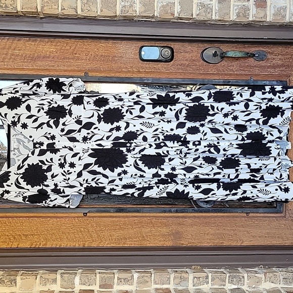 Floral Black and White Women's Dress - Picture 2 of 11